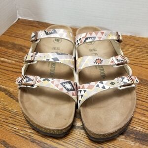 NEW Birkenstock Size 40 New Geometric Patterned Sandals